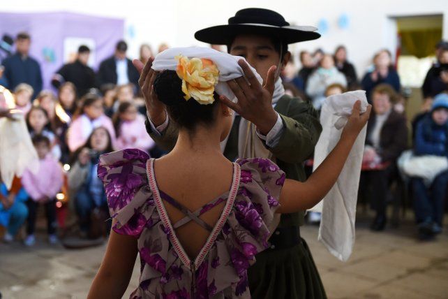 Aprobaron por ley la enseñanza de folclore en escuelas del país