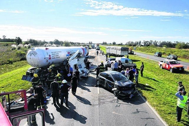 Continúa internado uno de los choferes del choque en cadena