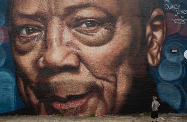 “Niño de Cobre” hizo un mural a un mítico músico en Chicago