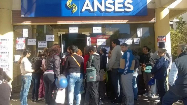 Advierten ante llamadas y correos fraudulentos como si fuese Anses