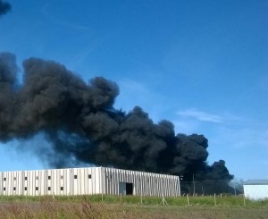 Ardió una fábrica de solventes en Roldán