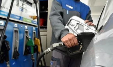 Postergan la suba en el impuesto a los combustibles hasta mediados de marzo
