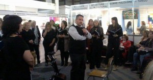 Timbúes participó de la feria del libro con stand y el coro