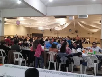 Con gran concurrencia, se celebró la cena anual de la Escuela 257