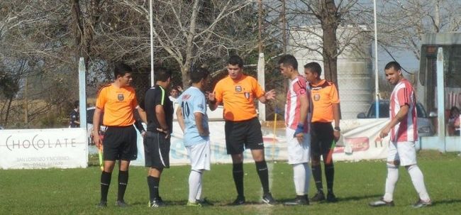 Totorense: Unión de Totoras Vs. Club Maciel a las 21: 45 horas