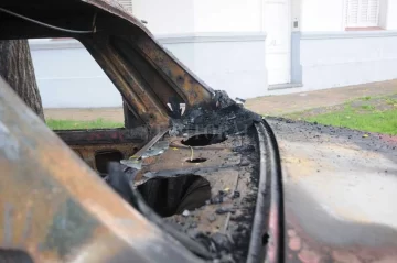 Se incendió su BMW en la puerta de su casa e investigan si fue intencional