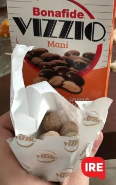 Denuncian que comercio vendió a propósito productos vencidos