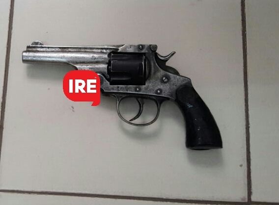 Detuvieron a un hombre que ofrecía un arma en la esquina de la comisaría