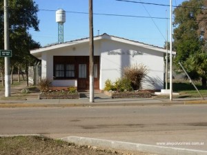 Un inspector de tránsito ordena las calles de Puerto Gaboto