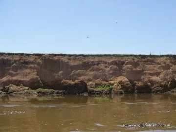 Se produjo el derrumbe de la barranca y tuvo que intervenir la Provincia