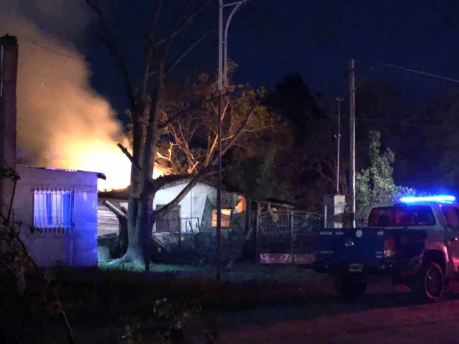 Se incendió en la medianoche una vivienda de Jujuy al 300