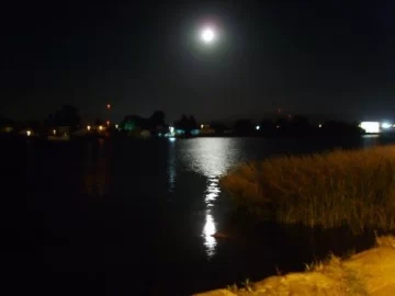 Volcó una canoa con tres tripulantes en el Paraná