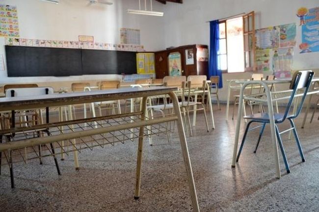 Docentes públicos y universitarios realizarán un paro este jueves