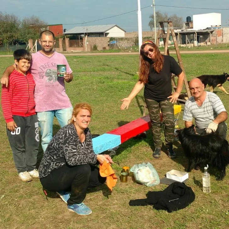 Vecinos de Quebradas II pintaron los juegos de la plaza