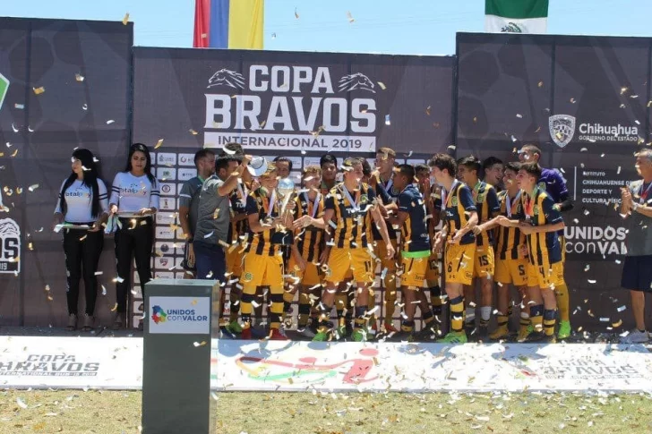 Un joven futbolista timbuense se coronó campeón en México