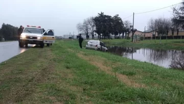 Chocó la cuneta y tiene al menos cinco quebraduras
