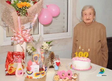 Maria Elena cumplió sus 100 años llena de amor en cuarentena