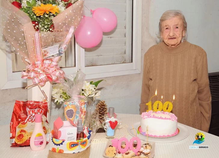 Maria Elena cumplió sus 100 años llena de amor en cuarentena