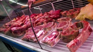 Por las intensas lluvias, estiman que subirá el precio de la carne