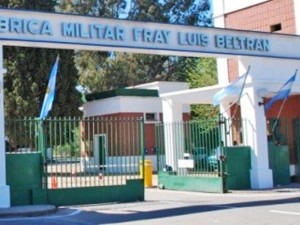 Operarios de la fábrica Militar de Beltrán se suman a la asamblea y cortan Ruta 11