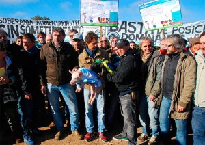 Productores protestaron por la importación de carne de cerdo