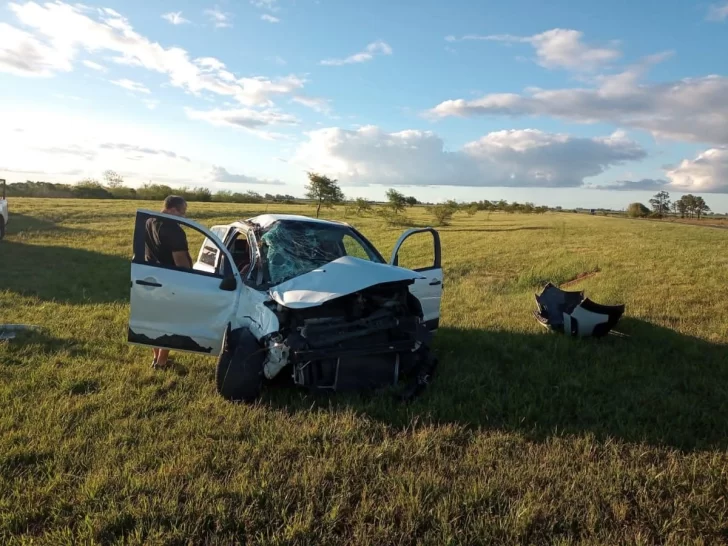 Perdieron el control del auto en autopista y volcaron a la altura de Maciel
