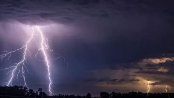 La región amaneció bajo agua y con fuertes tormentas que continuarían hasta el sábado