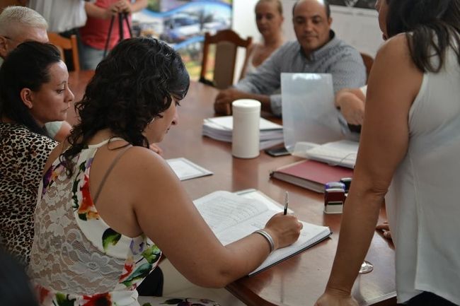 A sala llena Abraham asumió como presidente comunal