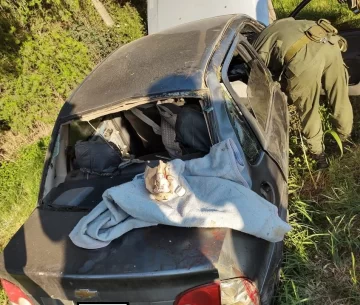 Un matrimonio de Oliveros volcó con su auto a la altura de Vialidad