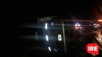 Volcó un camión con cereal y hubo desvíos en la autopista