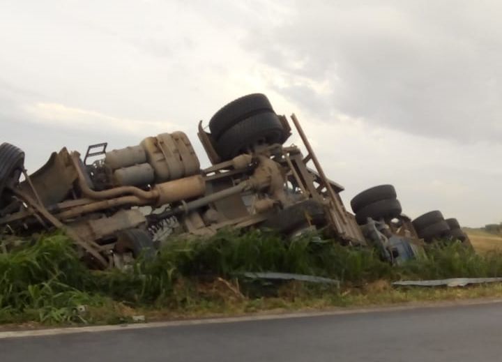 Otra vez: Un camión impactó el puente sobre el canal Serodino