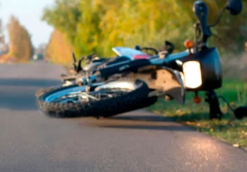 Un hombre se cayó en la moto y debió ser hospitalizado