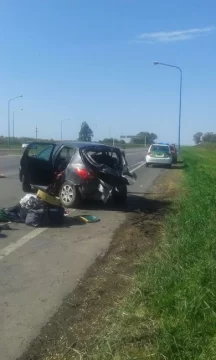 Una mujer murió al chocar el auto en el que viajaba con una columna