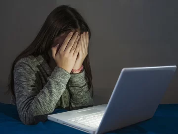 Las mujeres son víctimas de violencia virtual desde los 9 años