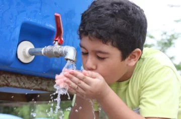 Polémica por el dispenser de agua comunitario de Pueblo Andino