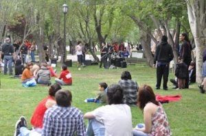 JUEGOS, SORPRESAS Y BANDAS EN VIVO PARA CELEBRAR LA AMISTAD