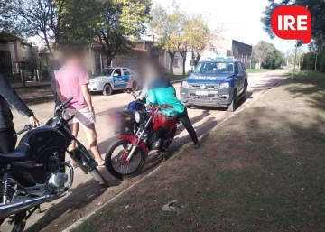 Cuatro jovenes iban haciendo willy en tres motos: Fueron remitidas al corralón