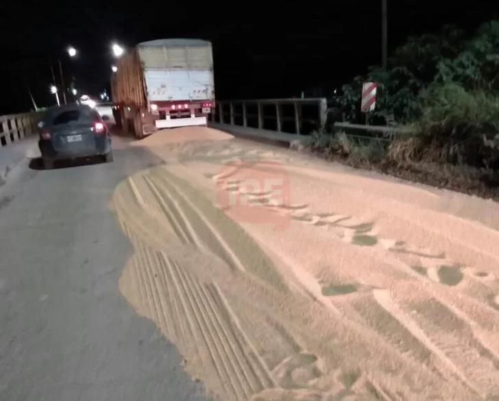 Choque de camiones y congestión vehícular de casi 2 kilómetros en Villa La Ribera