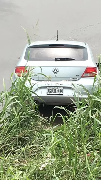 Chequeado: El auto abandonado en La Ribera no corresponde a la zona