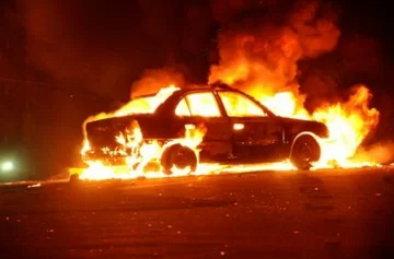 Paralelo a las elecciones se incendió un auto por ruta 11