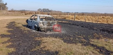 Hallaron un auto incendiado en Andino: Había sido robado en Rosario