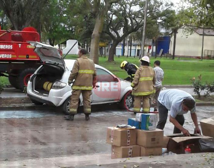 Un auto sufrió un principio de incendio en Oliveros: No hay heridos