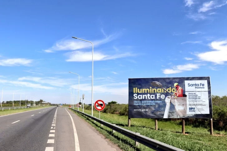 Provincia avanza con las obras de iluminación en la autopista