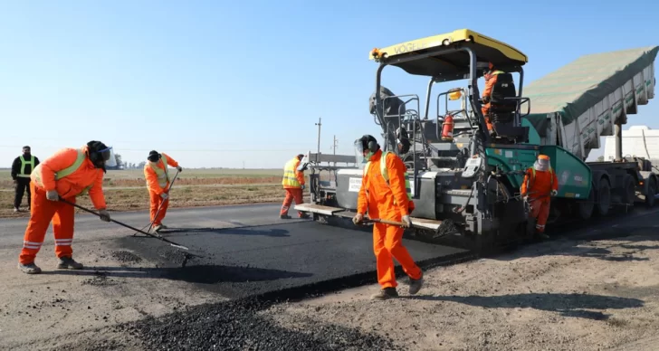 Autopista con calzada reducida por obras a la altura de Oliveros