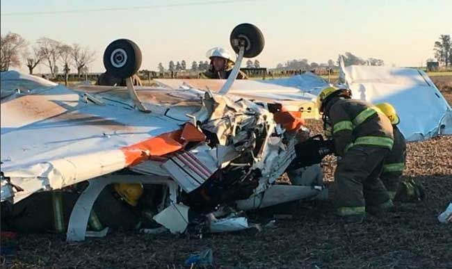 Una avioneta se estrelló en un campo y dejó dos personas heridas