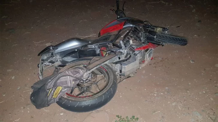 Un hombre resultó con graves lesiones tras caerse de la moto