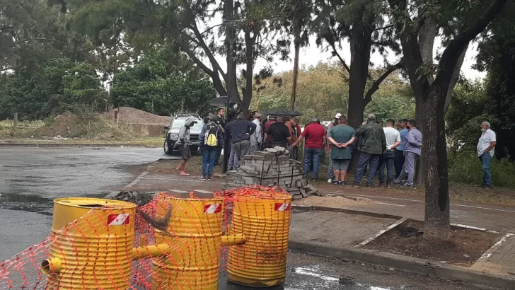 Los trabajadores cesanteados de Buyatti volverán manifestarse frente a la planta