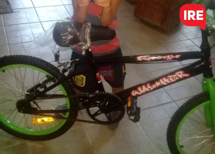 Le robaron la bici a un nene de cinco años en Gaboto y piden viralizarla