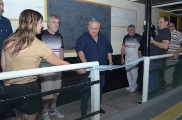 Timbuense inauguró una espectacular cancha de bochas sintética