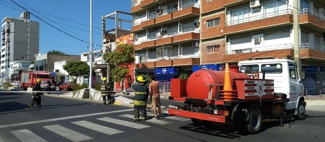 Evacúan una cuadra en pleno centro sanlorencino por fuga de gas